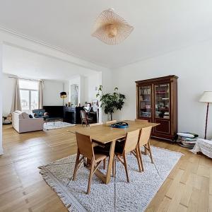 Place Brugmann : Lumineux appartement de caractère 