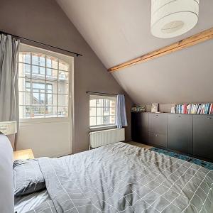Pl. Brugmann/Châtelain : Joli loft en duplex