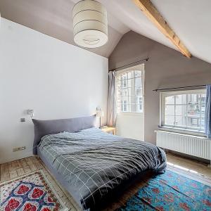 Pl. Brugmann/Châtelain : Joli loft en duplex