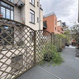Pl. Brugmann/Châtelain : Joli loft en duplex