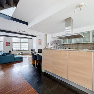 Pl. Brugmann/Châtelain : Joli loft en duplex