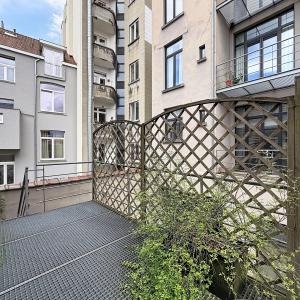 Pl. Brugmann/Châtelain : Joli loft en duplex