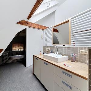 Pl. Brugmann/Châtelain : Joli loft en duplex