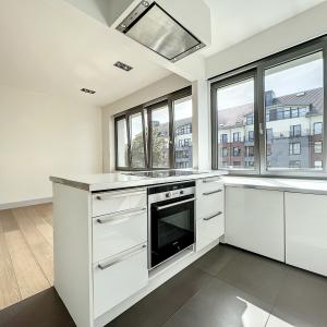 Place Albert: Bel appartement rénové 1chambre + bureau 
