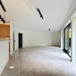 Souverain : Beau rez-de-chaussée 2 ch avec jardin + garage