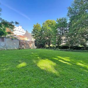 Souverain : Beau rez-de-chaussée 2 ch avec jardin + garage