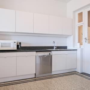 Molière/Guy d'Arrezo  - Bel appartement 2ch + balcons