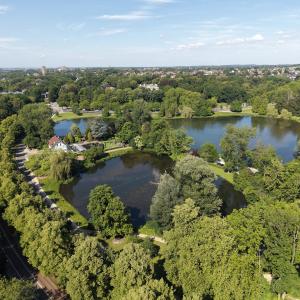 Villa neuve de ± 690 m² bruts avec piscine et prof. libérale