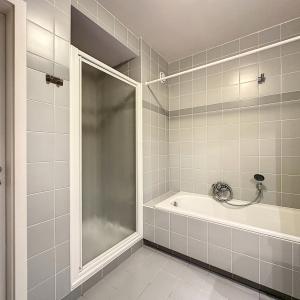 Châtelain : Bel appartement 2 ch. avec terrasse et parking