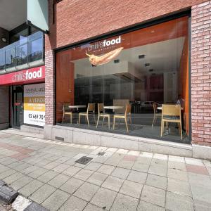 Cinquentenaire - belle surface commerciale de ± 60 m²