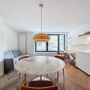 Louise: Magnifique studio remis à neuf et meublé 