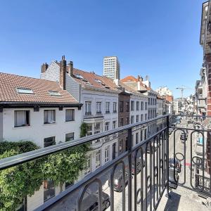 Sablon : Somptueux appartement remis à neuf + terrasse