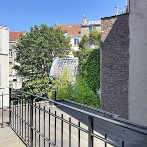 Sablon : Somptueux appartement remis à neuf + terrasse