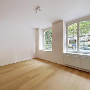Churchill : Sublime duplex RDC avec jardin neuf