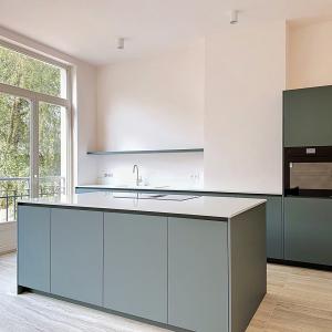 Churchill : Sublime duplex RDC avec jardin neuf