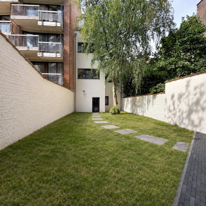 Churchill : Sublime duplex RDC avec jardin neuf