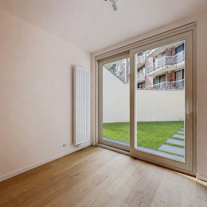 Churchill : Sublime duplex RDC avec jardin neuf