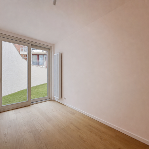Churchill : Sublime duplex RDC avec jardin neuf