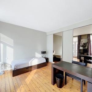 Place de la Bourse : Bel appartement meublé 2 chambres