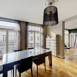 Place de la Bourse : Bel appartement meublé 2 chambres