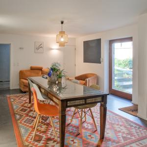 Chant d'oiseau: magnifique duplex rénové avec jardin