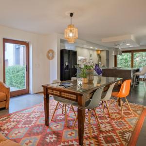 Chant d'oiseau: magnifique duplex rénové avec jardin