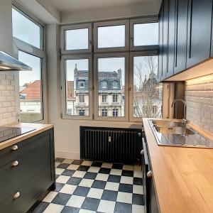 Botanique : Superbe appartement de 2 chambres + balcon