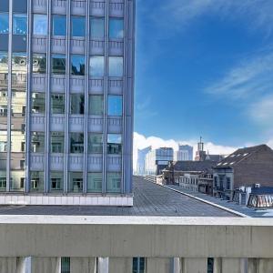 Botanique : Superbe appartement de 2 chambres + balcon