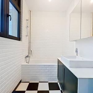 Botanique : Superbe appartement de 2 chambres + balcon