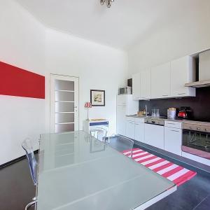 Chatelain : Superbe appartement meublé 2 chambres + terrasse