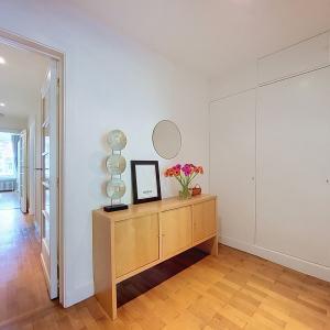 Chatelain : Superbe appartement meublé 2 chambres + terrasse