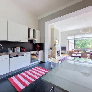 Chatelain : Superbe appartement meublé 2 chambres + terrasse