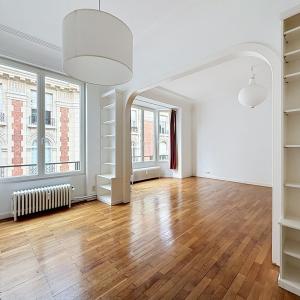 Châtelain / Louise : Bel appartement de caractère