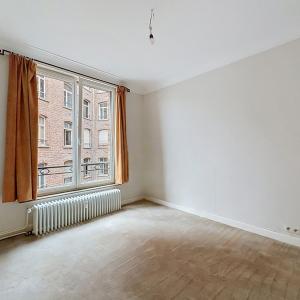Châtelain / Louise : Bel appartement de caractère