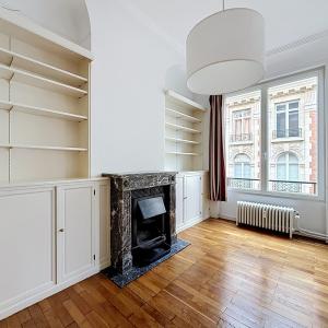 Châtelain / Louise : Bel appartement de caractère