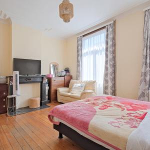 Saint-Gilles : Magnifique maison 4 chambres, cour, parking 