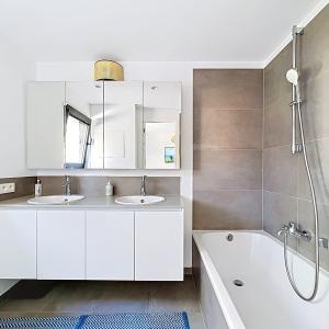 Maison communale d’Uccle : Appartement. 2ch + 3terr. + park.