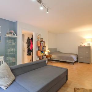 Saint-Job : bel appartement studio + Terrasse 