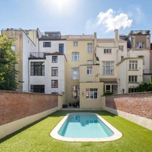 Sq. Marie-Louise : Magnifique maison de maitre 8ch + jardin