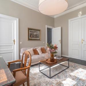 Sq. Marie-Louise : Magnifique maison de maitre 8ch + jardin
