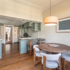 Sq. Marie-Louise : Magnifique maison de maitre 8ch + jardin