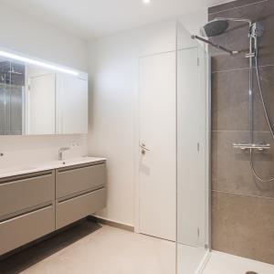 Rez-de chaussée +-145m²,3ch. + terrasse