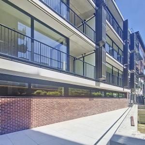Rez-de chaussée ±145 m², 3ch. + terrasse