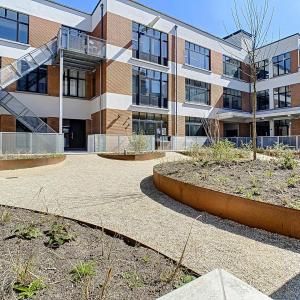 Couronne : Bel appartement récent 1 chambre + terrasse