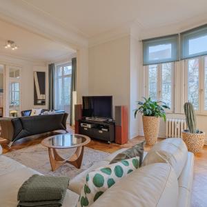 Vanderkindere : Appartement de caractère ± 225 m² bruts.