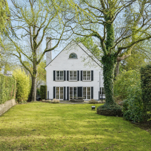 Leo Errera - Villa de 670 m² bruts, jardin & prof. libérale.