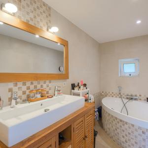 Magnifique triplex 4 chambres avec jardin et parking