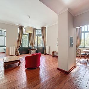 Etangs d'Ixelles / Louise : Bel appartement de caractère