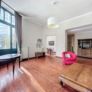 Etangs d'Ixelles / Louise : Bel appartement de caractère
