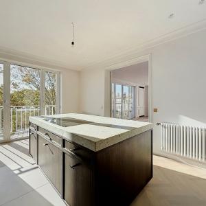 Louise /Abbaye : Somptueux appartement caractère remis à neuf